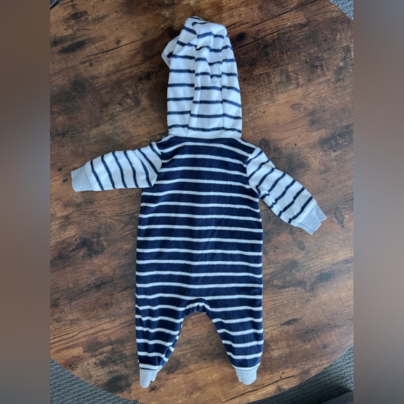 Carter’s Fleece ZipUp - Picture 2 of 4